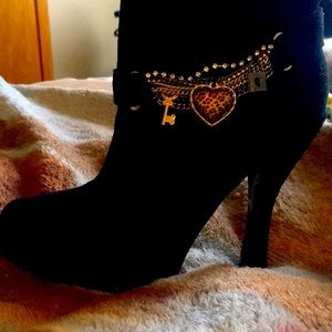 Rare Betsey Johnson fab black ankle boots New 9.5